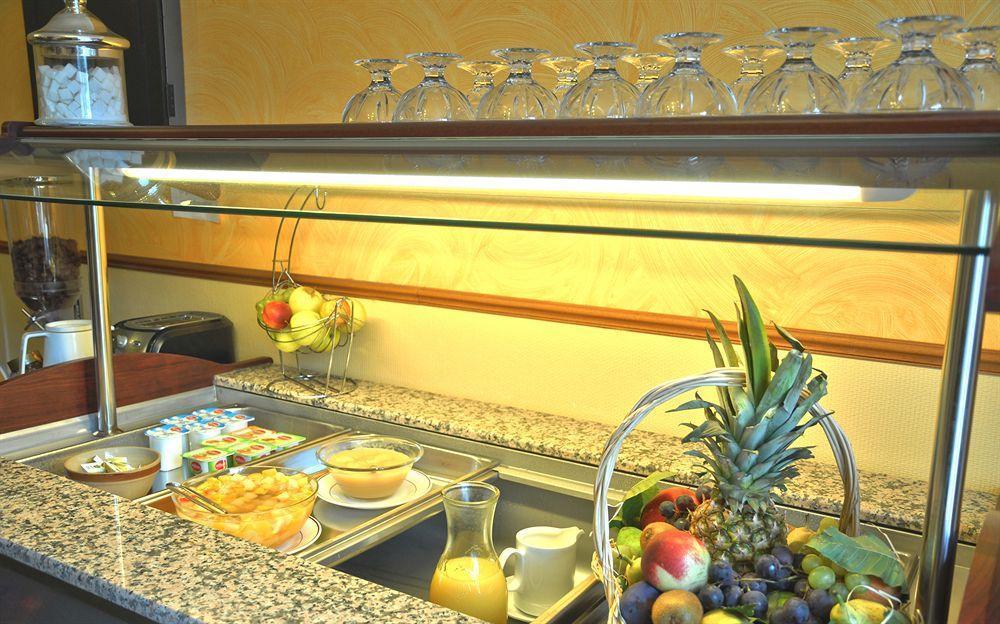 Hotel Ecusson Saint-Hilaire-de-Brethmas Экстерьер фото