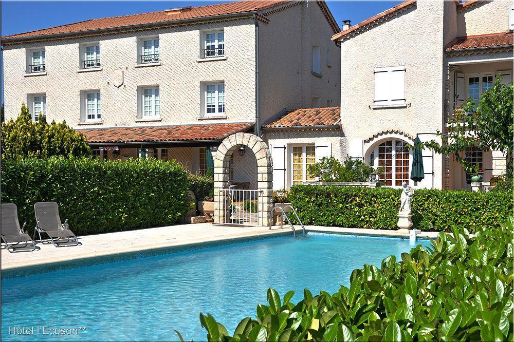 Hotel Ecusson Saint-Hilaire-de-Brethmas Экстерьер фото