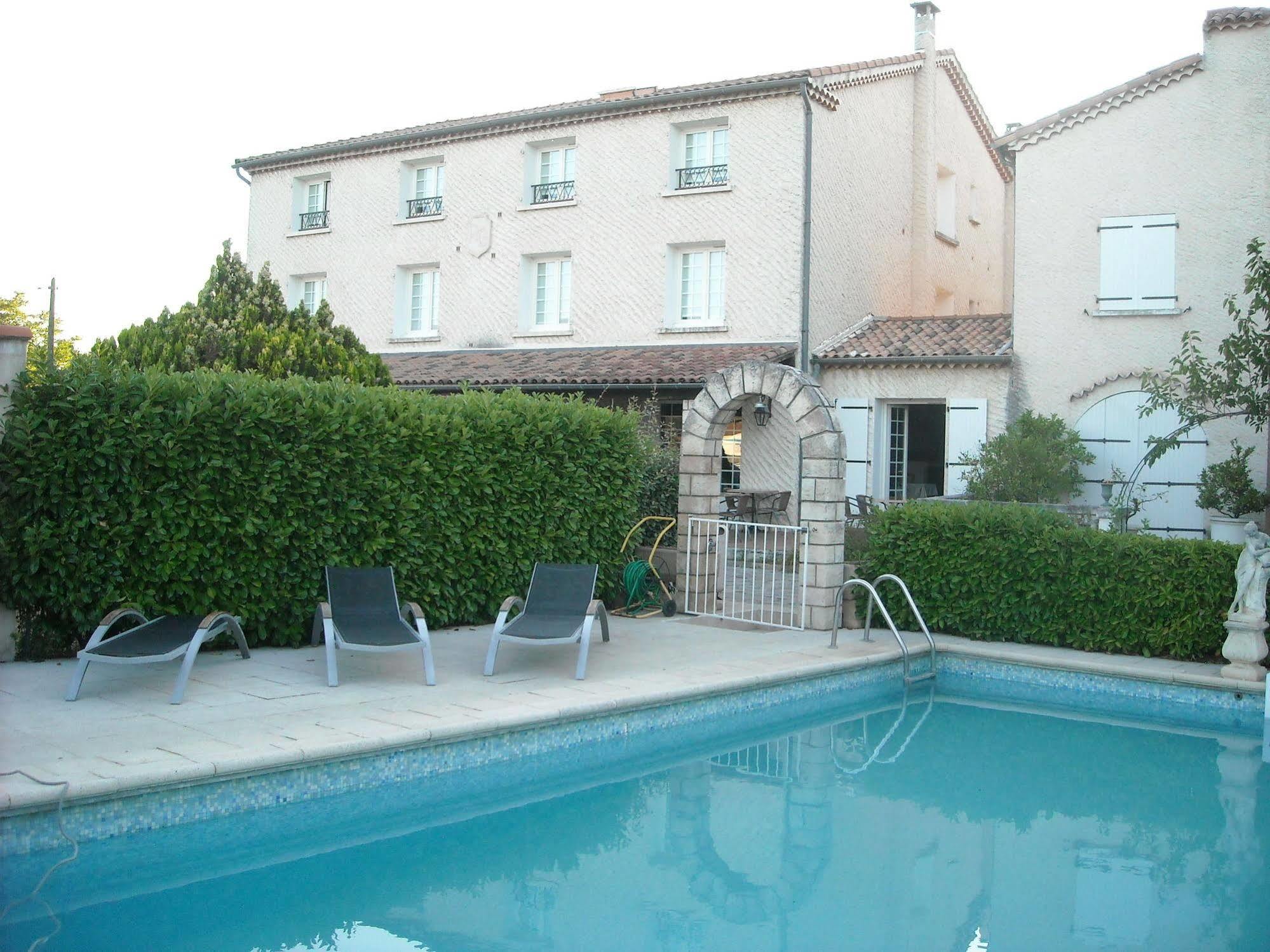 Hotel Ecusson Saint-Hilaire-de-Brethmas Экстерьер фото