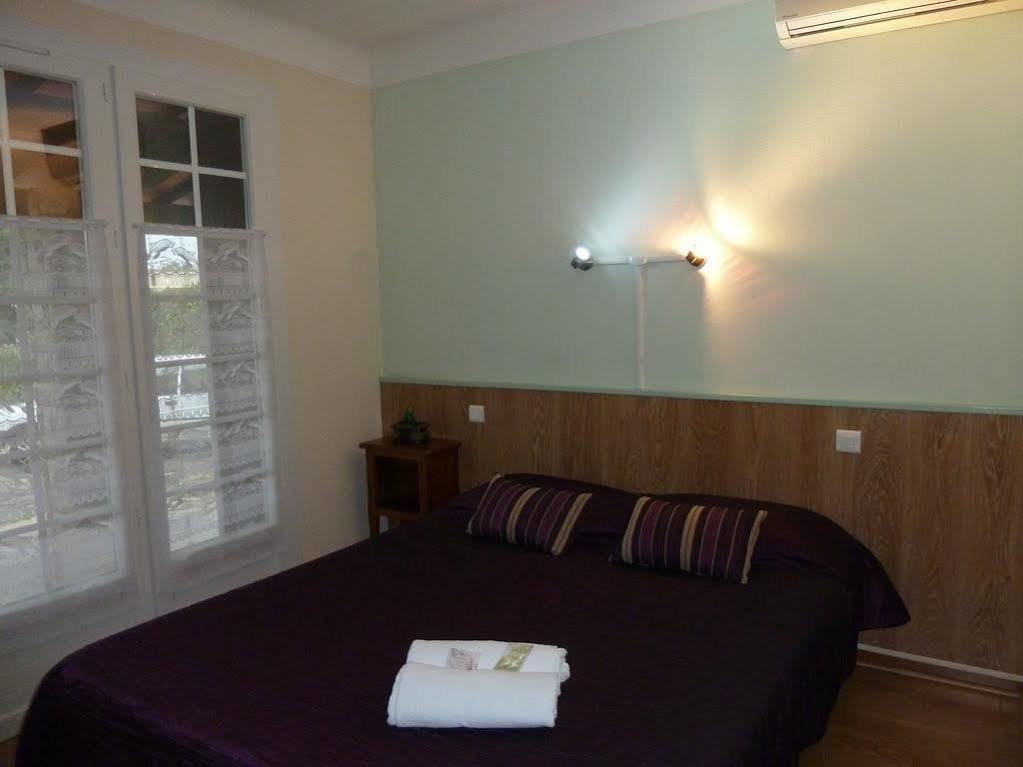Hotel Ecusson Saint-Hilaire-de-Brethmas Экстерьер фото