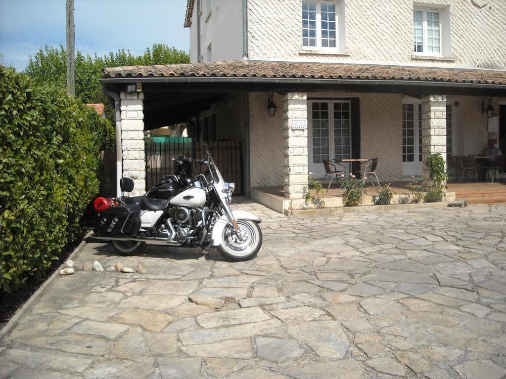 Hotel Ecusson Saint-Hilaire-de-Brethmas Экстерьер фото