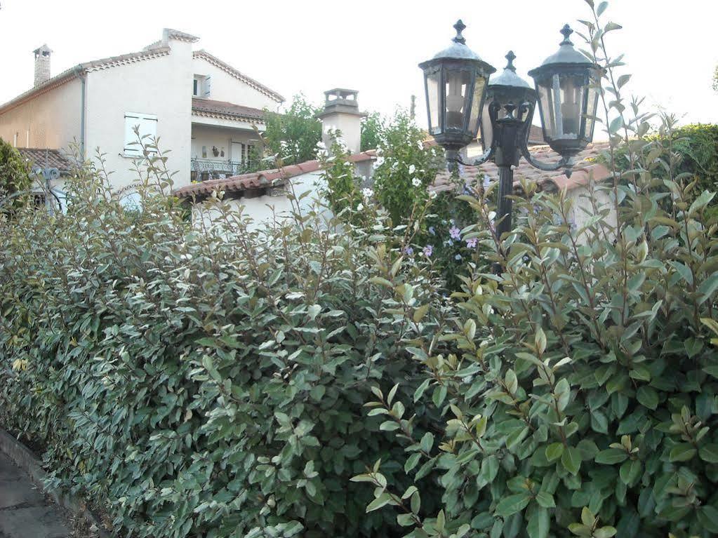 Hotel Ecusson Saint-Hilaire-de-Brethmas Экстерьер фото