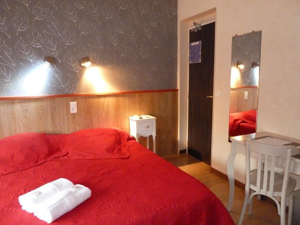 Hotel Ecusson Saint-Hilaire-de-Brethmas Экстерьер фото