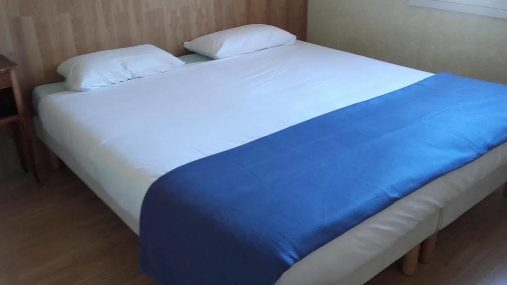 Hotel Ecusson Saint-Hilaire-de-Brethmas Экстерьер фото