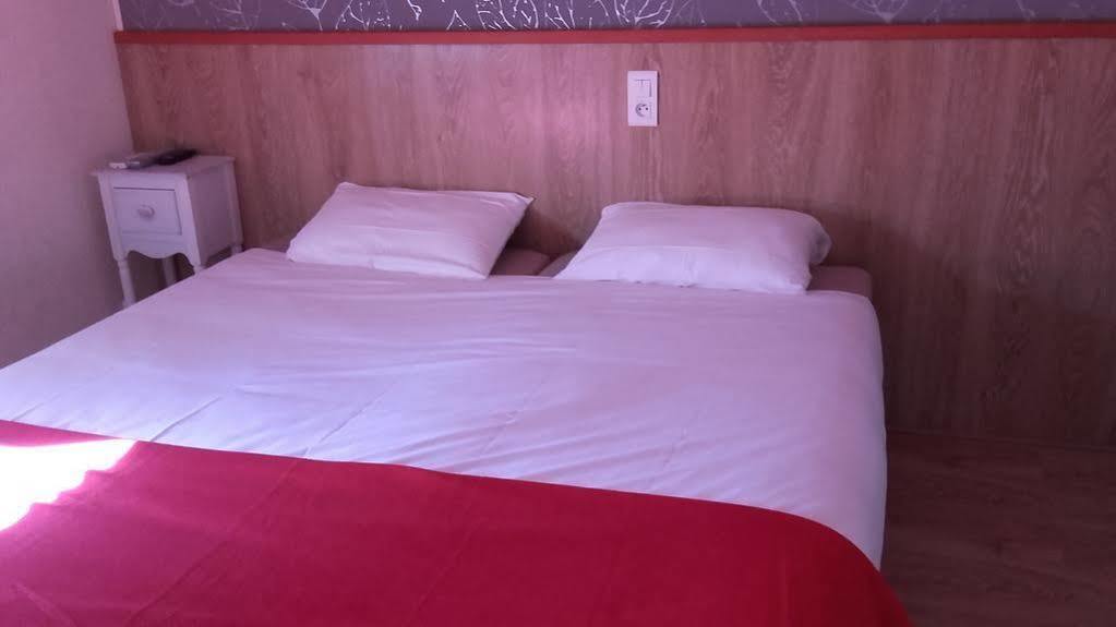 Hotel Ecusson Saint-Hilaire-de-Brethmas Экстерьер фото