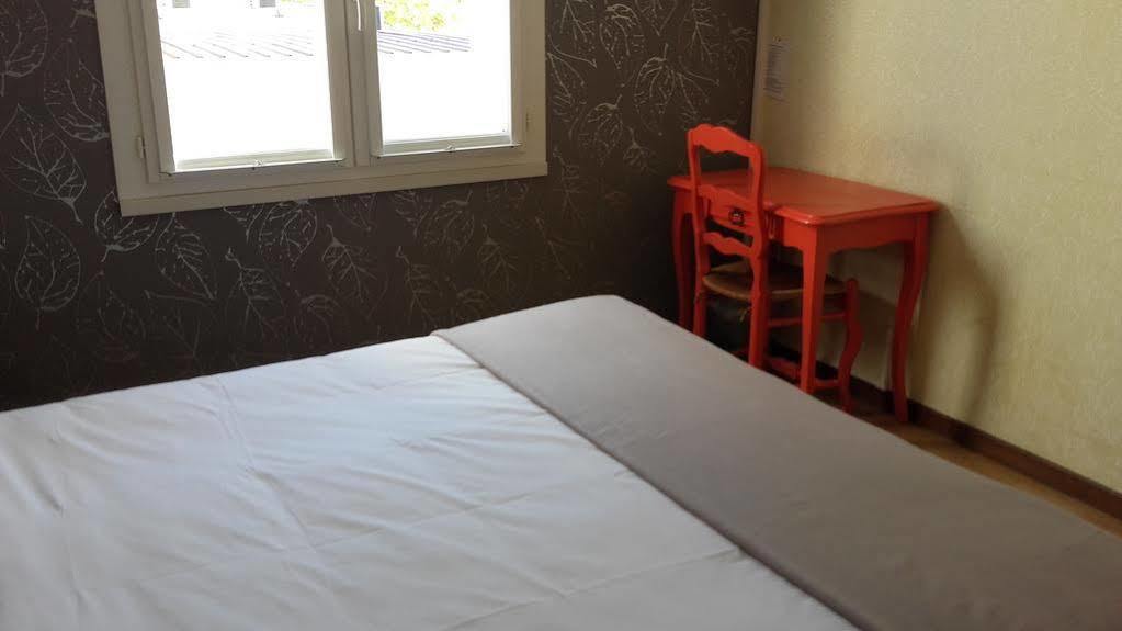 Hotel Ecusson Saint-Hilaire-de-Brethmas Экстерьер фото